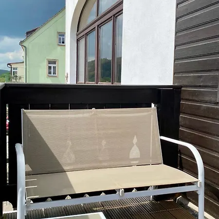 Elbblick - Im Frueheren Pensionshaus *