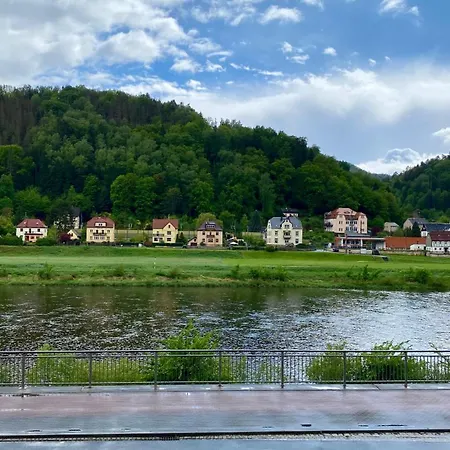 Elbblick - Im Frueheren Pensionshaus Bad Schandau