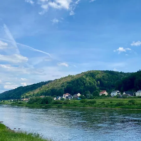 Elbblick - Im Frueheren Pensionshaus *