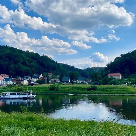 Elbblick - Im Frueheren Pensionshaus *